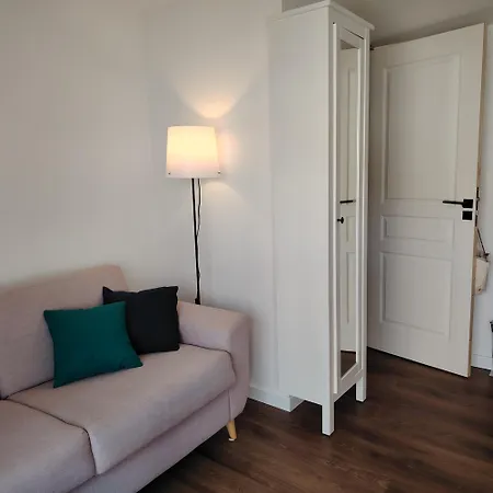 Petit Dans Un Jardin 포르닉