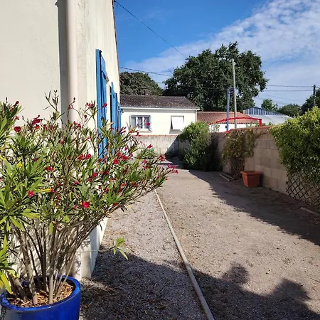 Apartment Petit Dans Un Jardin