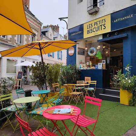 Petit Dans Un Jardin 아파트 *