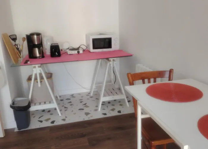 Petit Dans Un Jardin Pornic