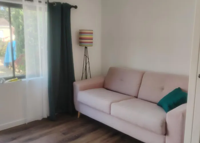 Petit Dans Un Jardin Daire