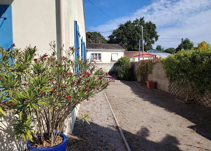 Apartment Petit Dans Un Jardin